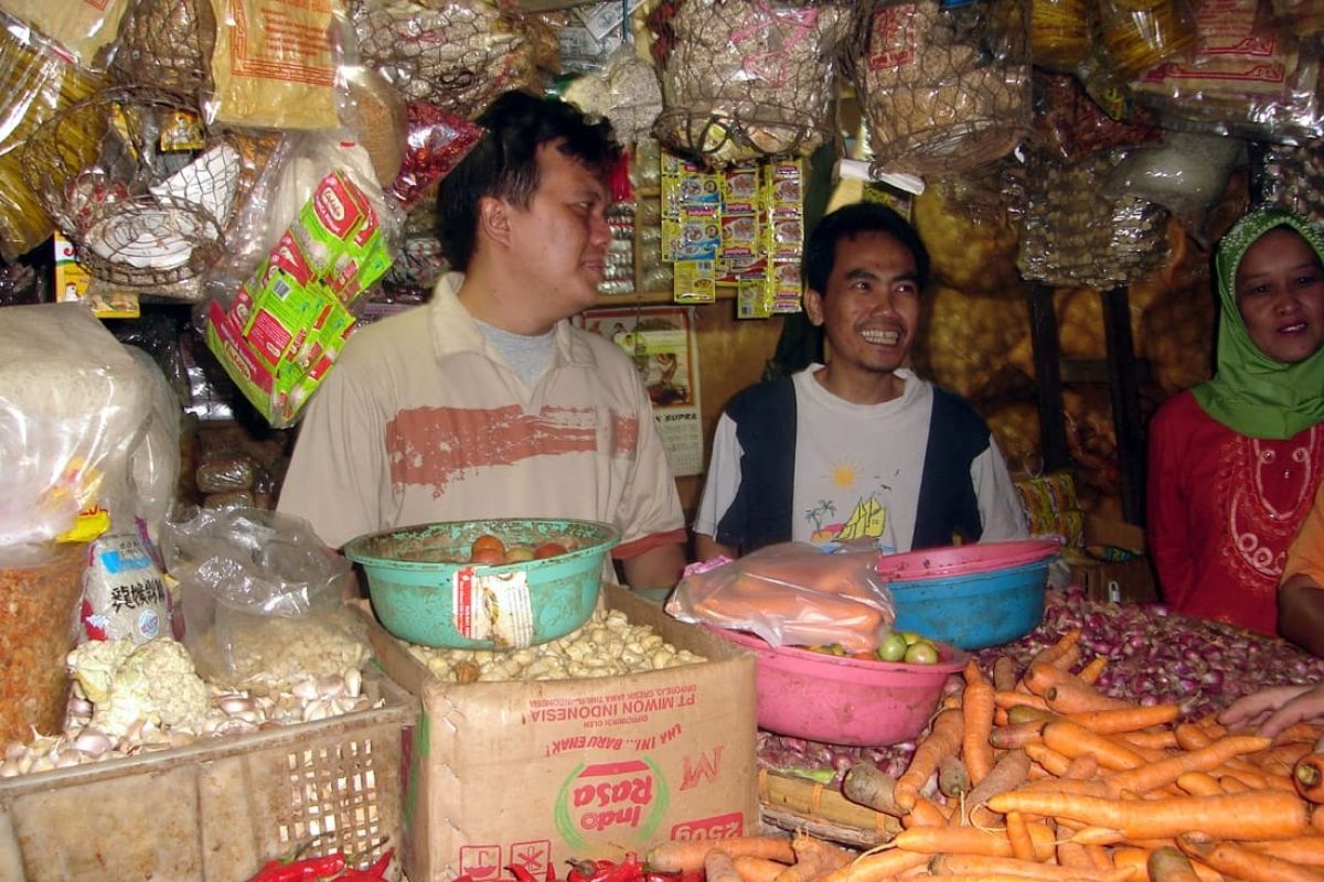 Harga gula pasir di pasar tradisional Sukabumi masih tinggi