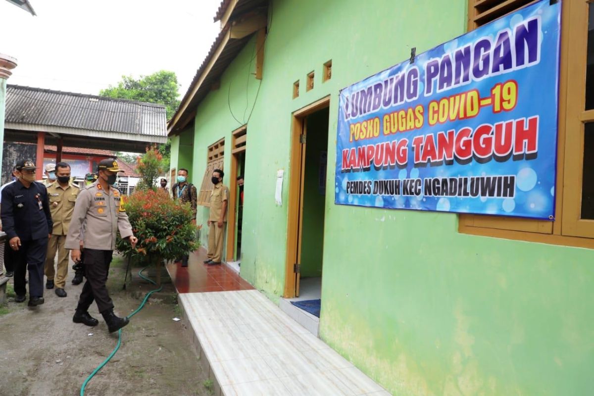 Tiga kampung tangguh didirikan di Kabupaten Kediri untuk melawan corona