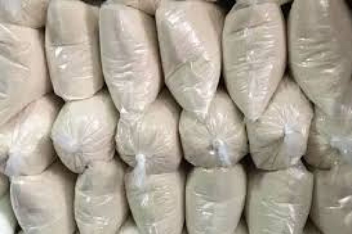 Harga gula pasir di pasar Jayapura masih tinggi Rp18.000/kg