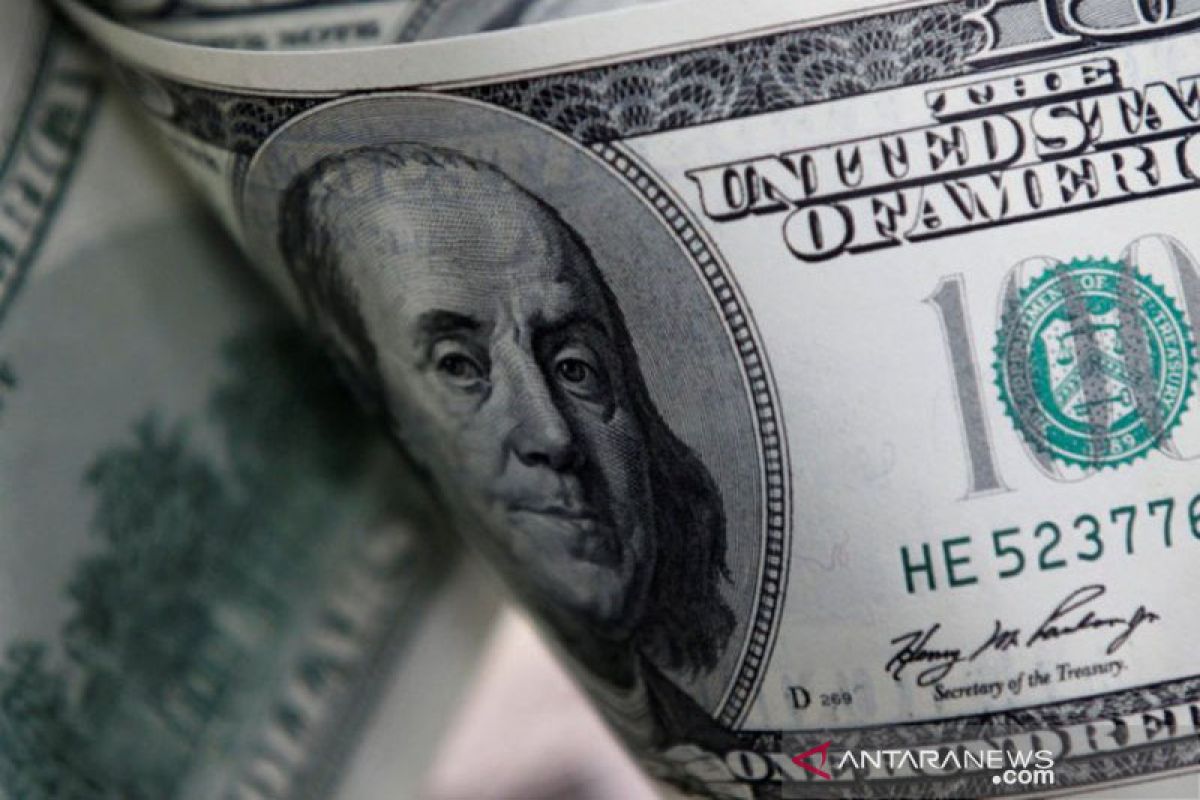 Dolar menguat untuk hari keempat beruntun saat saham-saham AS mundur