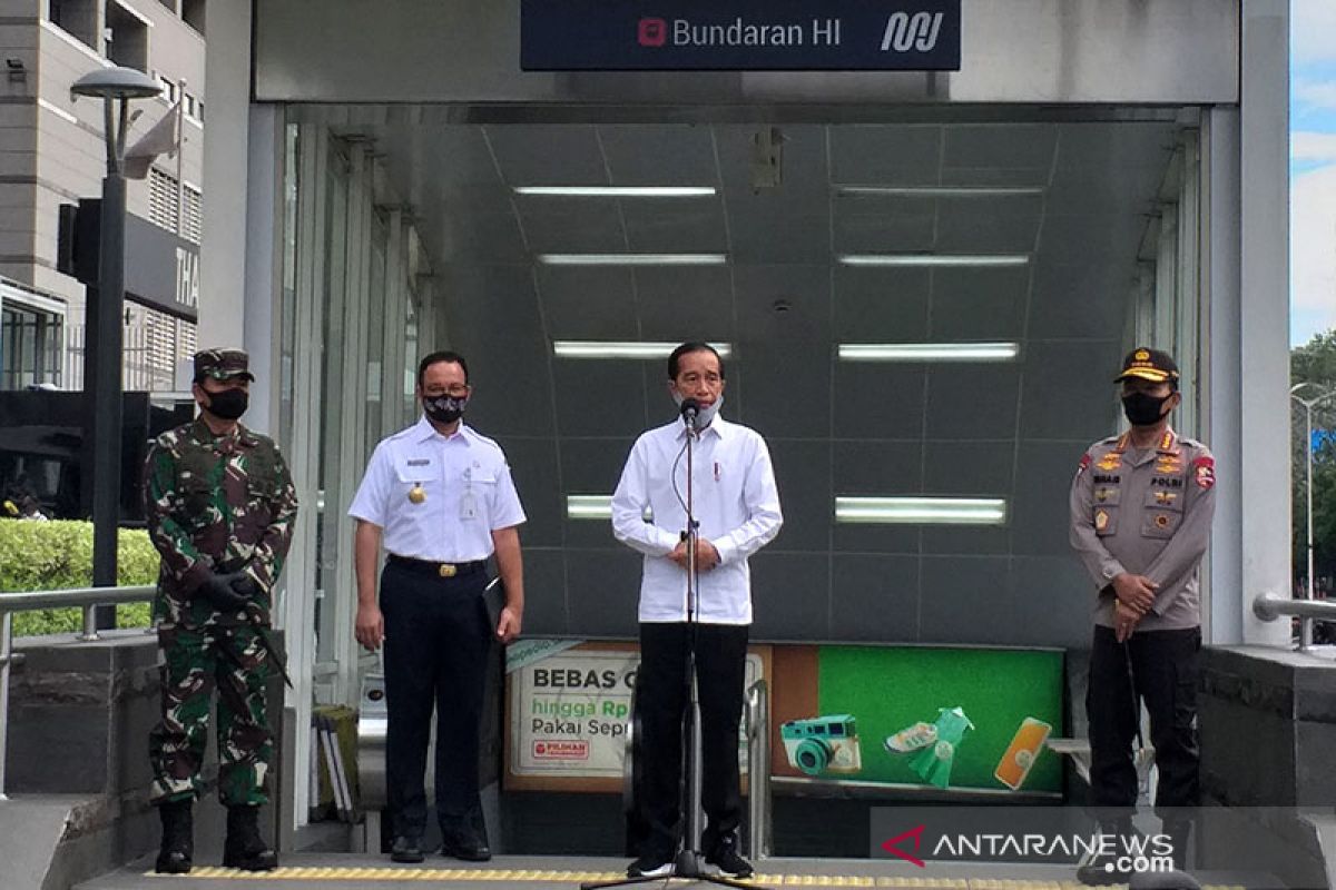 Presiden tinjau kesiapan normal baru di stasiun MRT HI