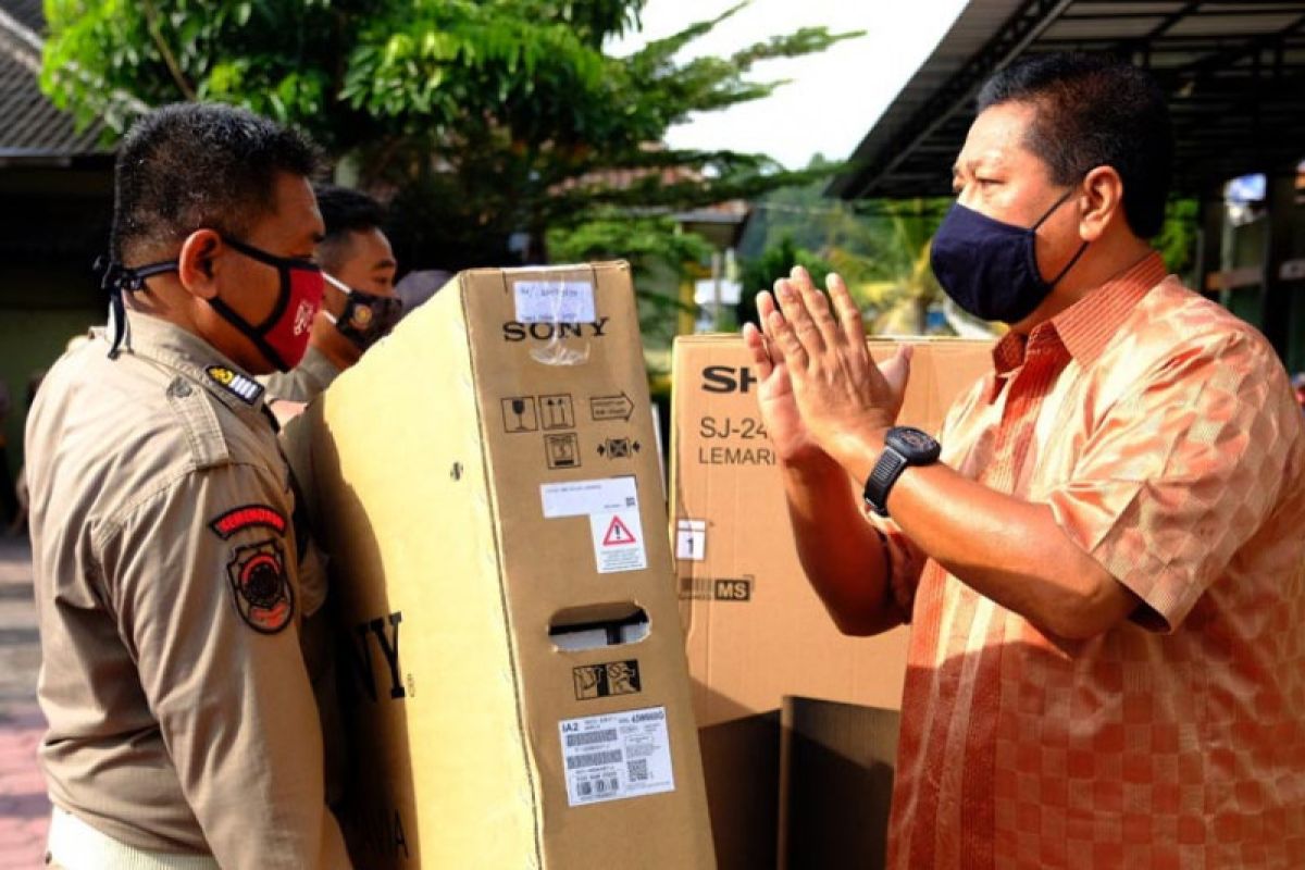 Wali Kota Magelang beri hadiah personel Satpol disiplin masuk kantor