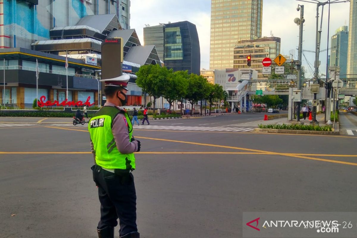 Selasa pagi, ruas jalan wilayah Jakarta sepi dan lancar