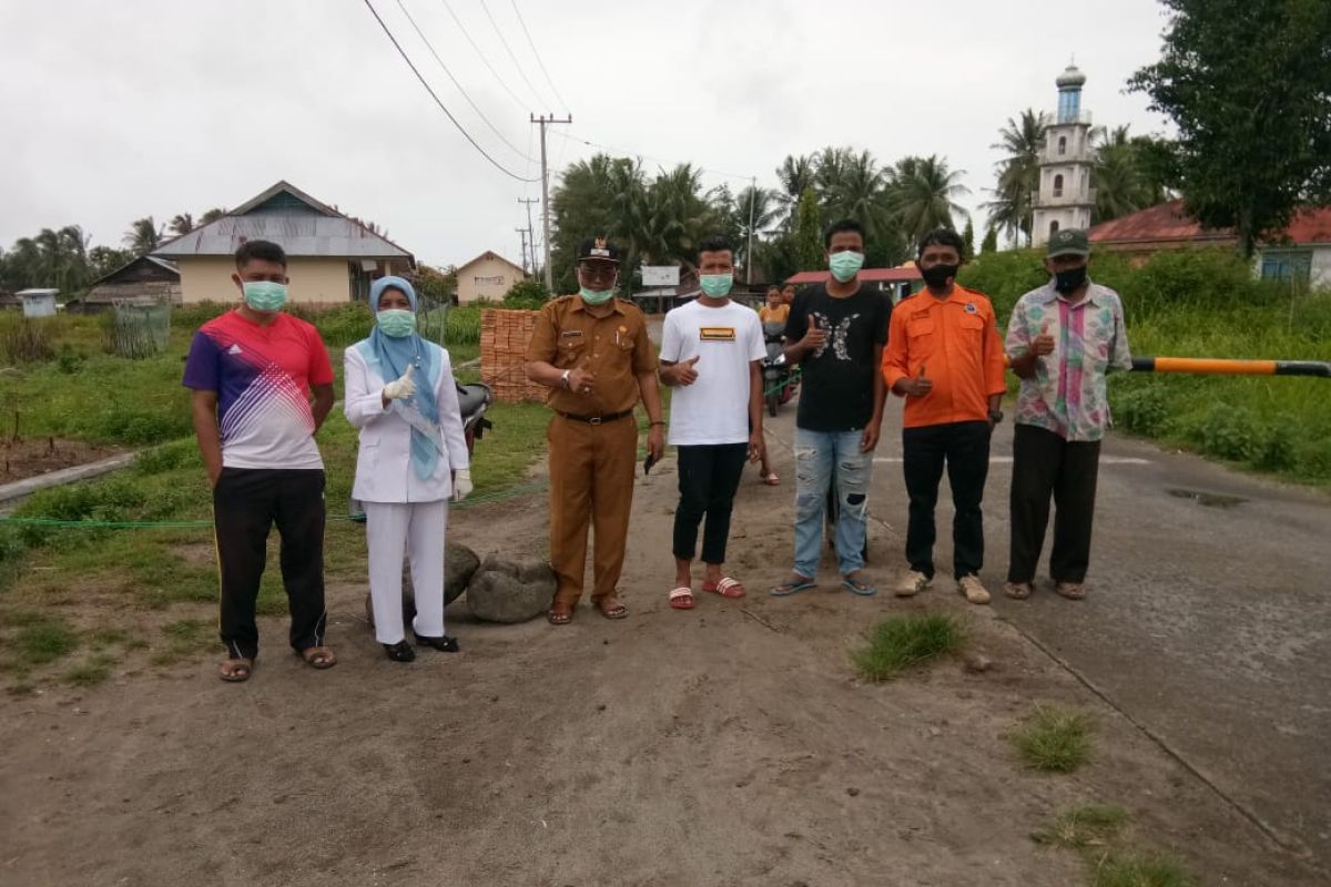 Nagari Katiagan Pasaman Barat tutup jalan akses menuju objek wisata (Video)