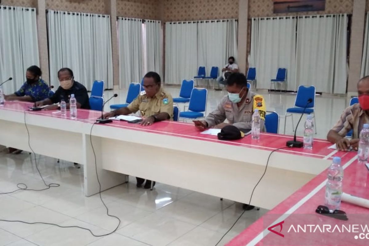 Pemuka agama di Wondama diminta mainkan peran cegah COVID-19