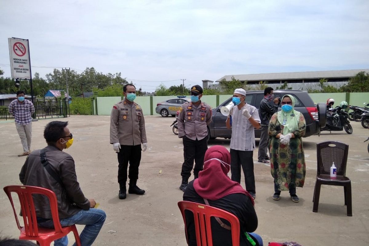 Polisi tangkap seorang pria pemalsu akun FB Kapolres Tanjab Barat