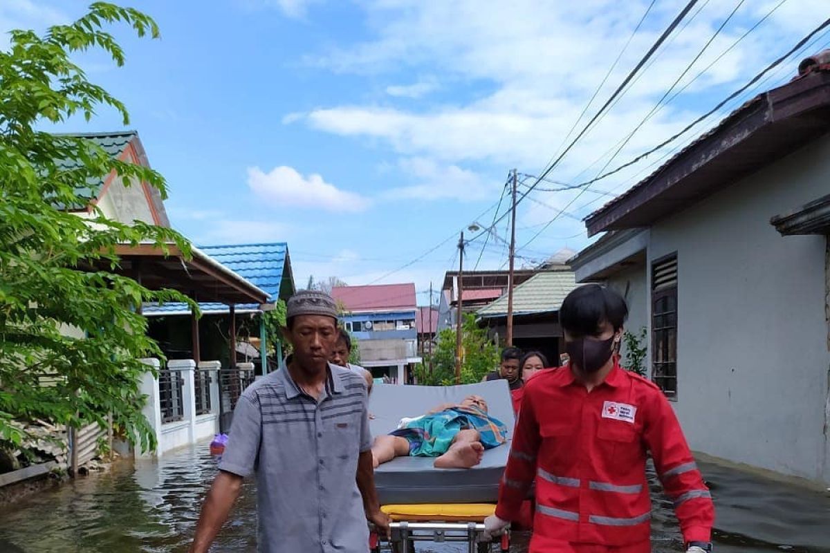 PMI kerahkan personel dan peralatan untuk diterjunkan ke lokasi banjir Samarinda