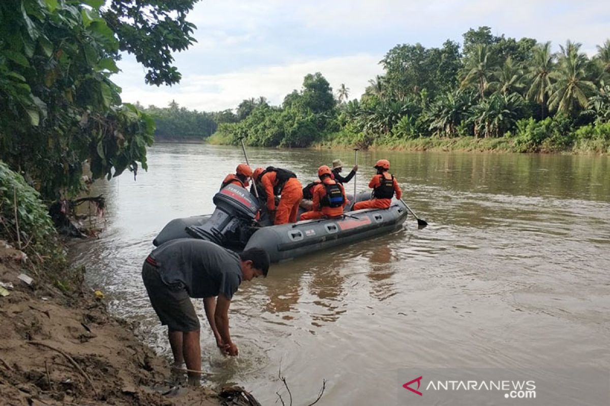 Tiga korban tenggelam di Polman belum ditemukan