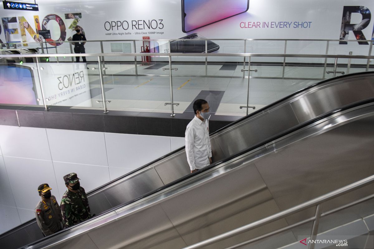 Jokowi tinjau penerapan standar normal baru di Mall Summarecon Bekasi