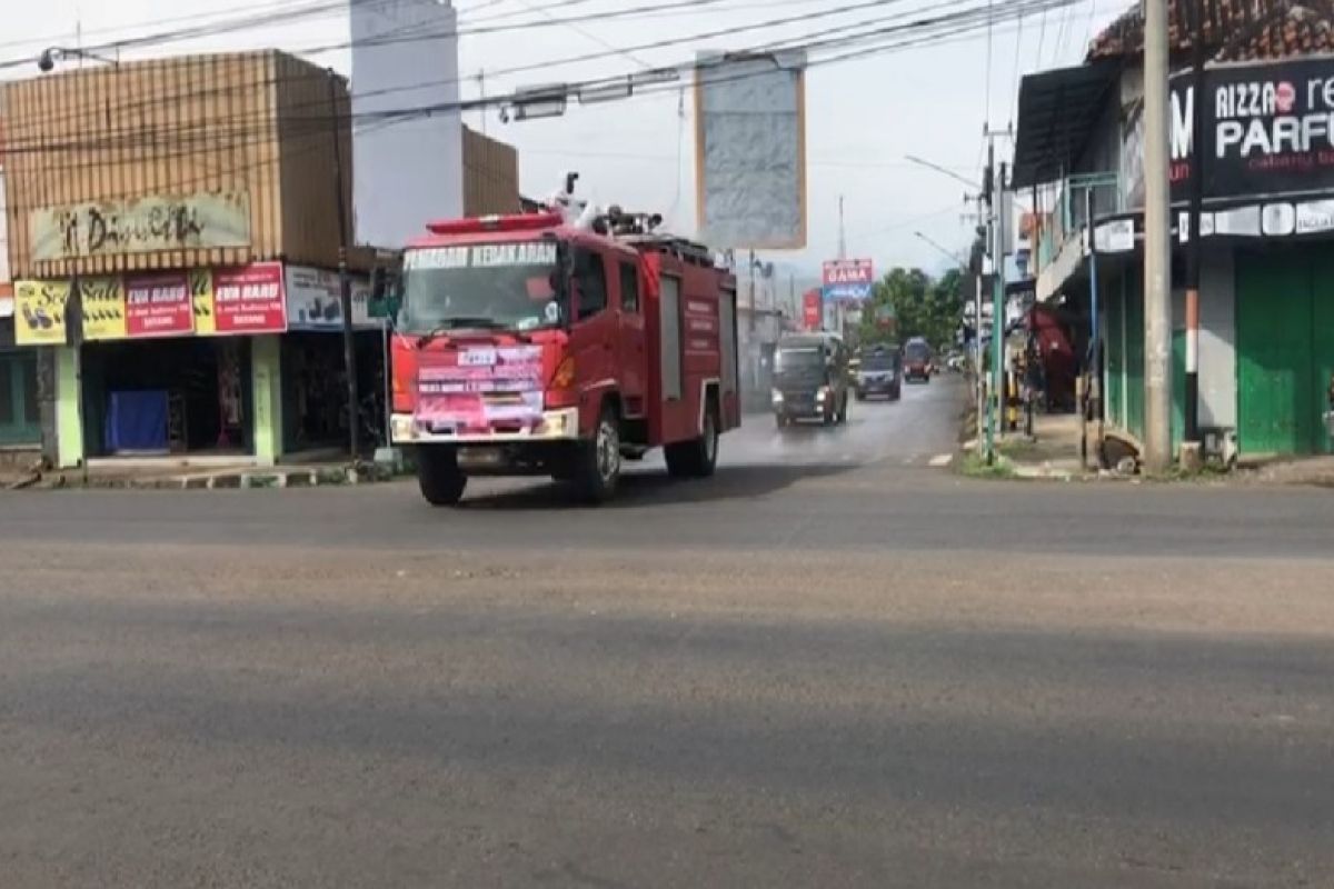 Pascalebaran, Gugus Tugas Batang  semprot disinfektan cegah COVID-19