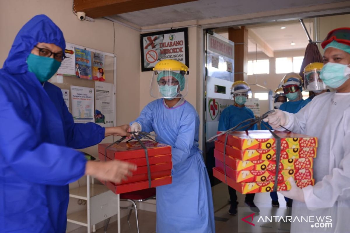 Moment Idul Fitri PT Timah Berbagi Kebahagiaan Dengan Tenaga Medis