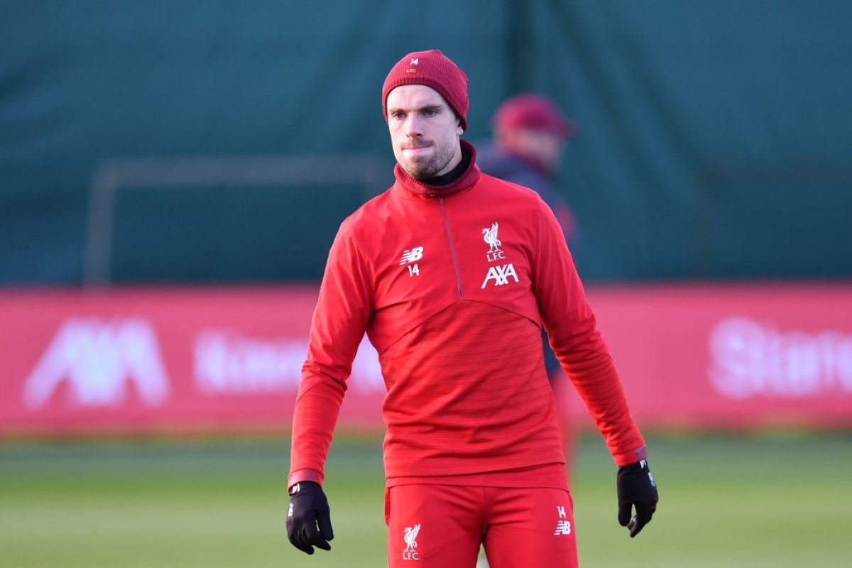 Henderson berasa aneh jika Liverpool angkat trofi tanpa fans