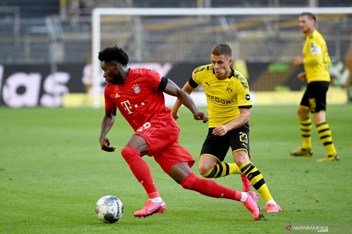 Pelatih Dortmund Lucian Favre akui kian sulit kejar Bayern Muenchen