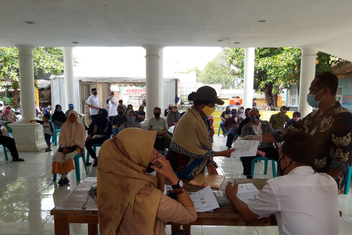 Penerima BST di Bekasi bersyukur terima Bantuan Sosial Tunai
