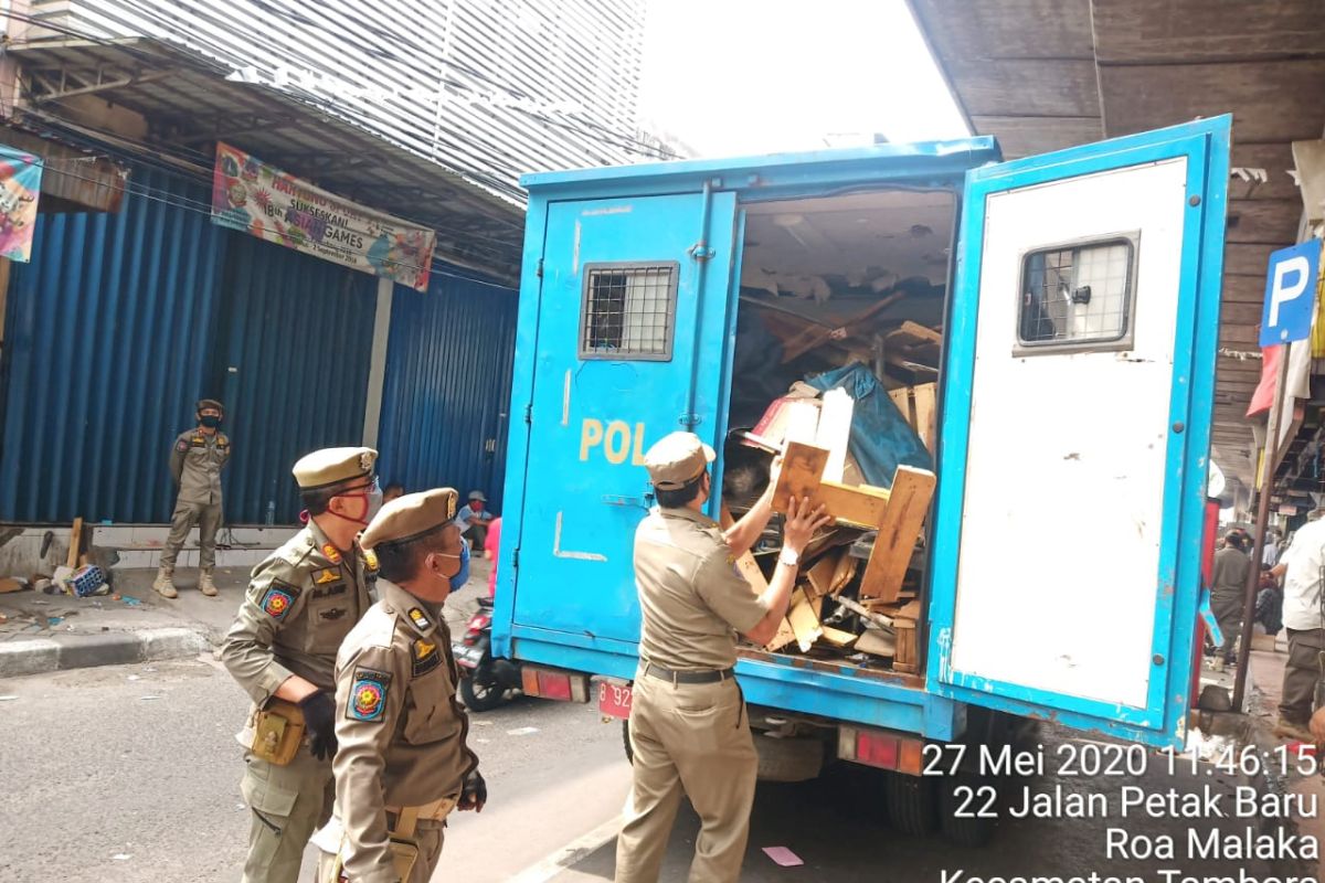 Satpol PP DKI bubarkan pasar di kolong jalan layang Asemka