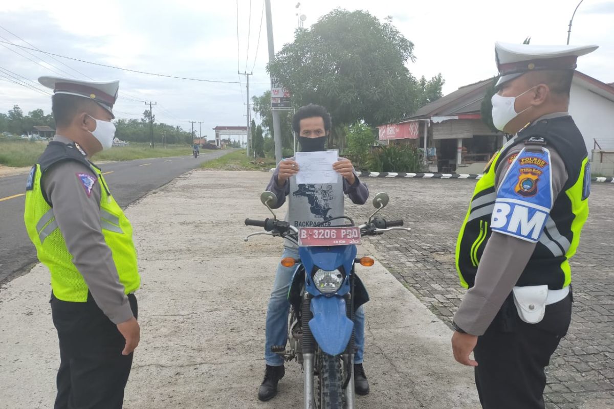 Polres Bangka Barat beri teguran tertulis pengendara tidak bermasker