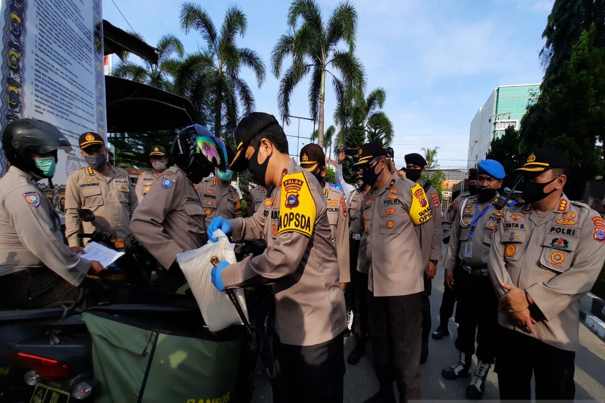 South Kalimantan Police distributes 70 tons of rice from National Police Chief