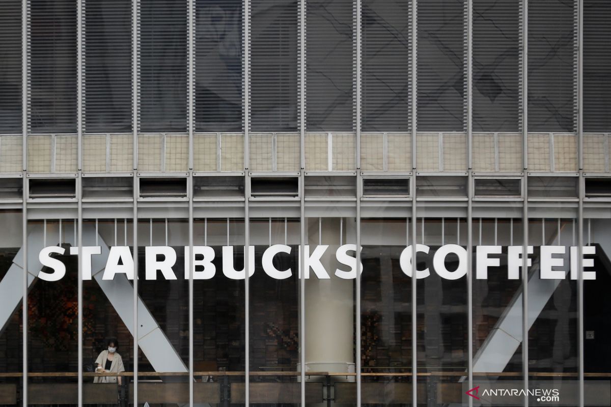 Starbucks pecat karyawan yang intip pengunjung