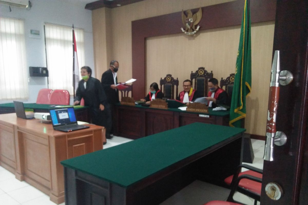 Hakim vonis terdakwa kasus pembalakan liar 2,5 tahun penjara