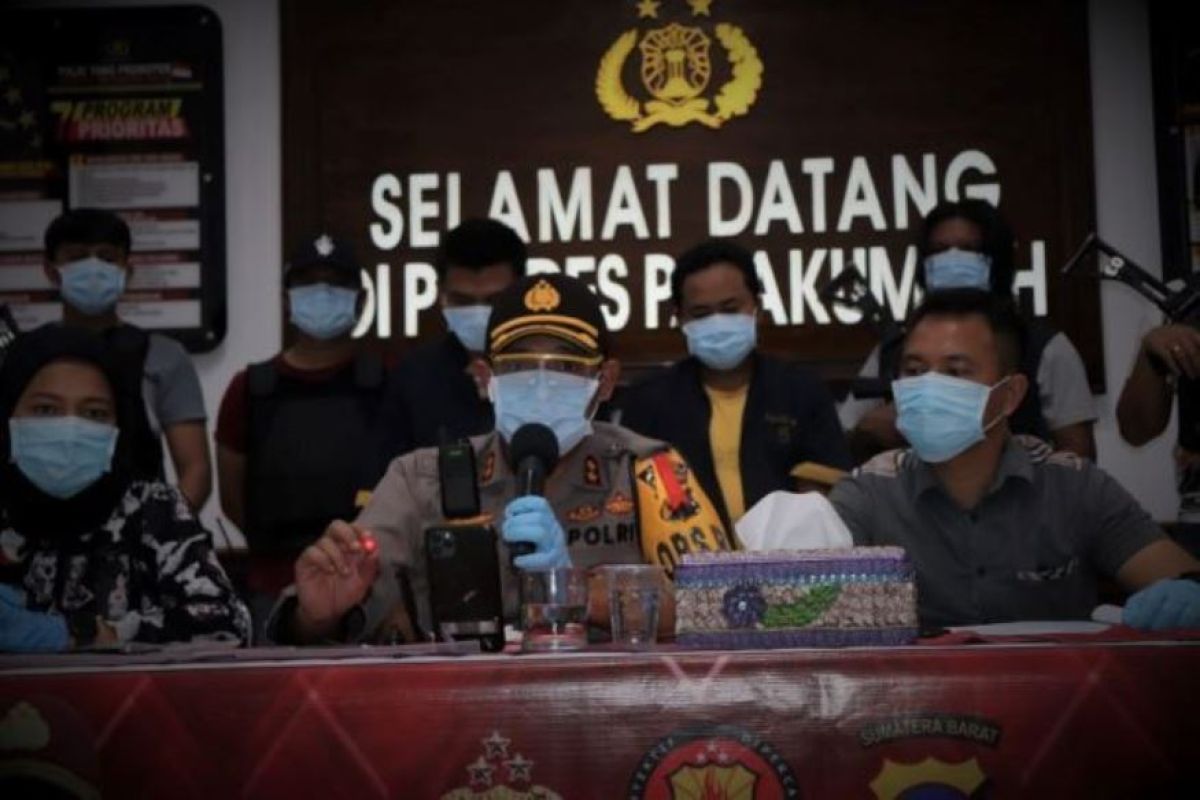 Bermain peran sebagai penjual batu merah delima, dua penipu ini dibekuk Polres Payakumbuh