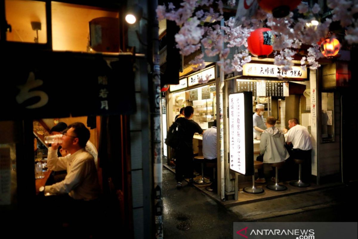 Perangi virus, Tokyo desak bar dan restoran tutup lebih cepat