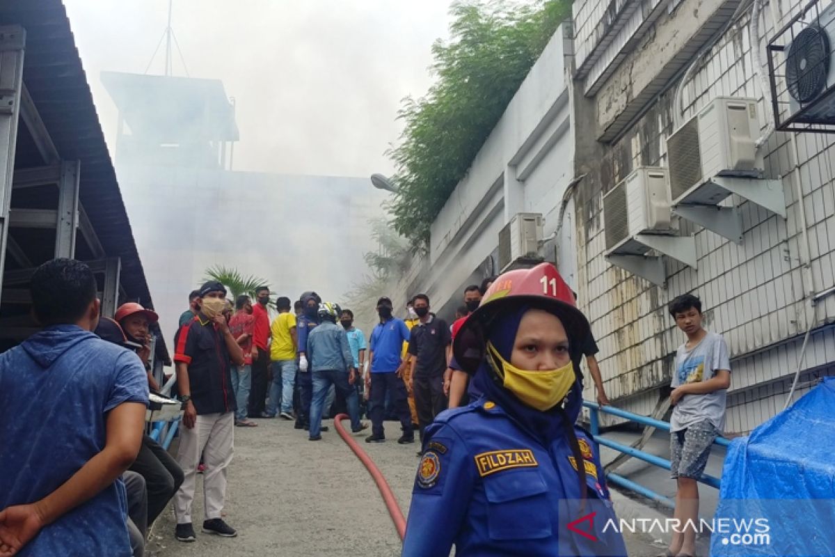 Kebakaran landa Kopasplaza Pasar Raya Padang, ini penyebabnya (Video)