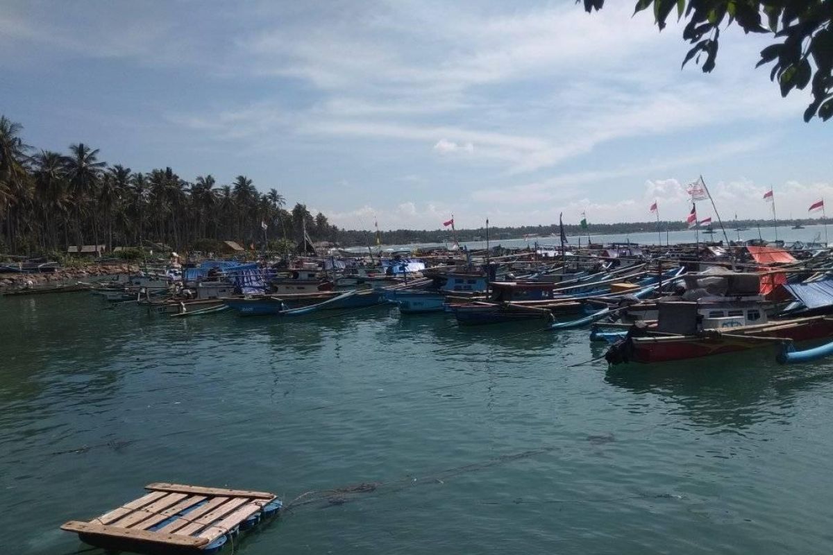 Basarnas Banten temukan seorang warga terseret ombak di Pantai Karang Sake meninggal