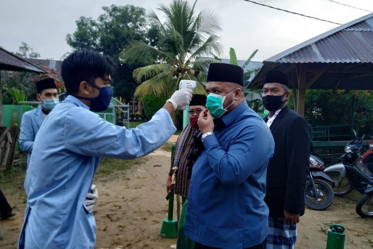 Merayakan Idul Fitri bersama Bupati Inhu di rumah saja