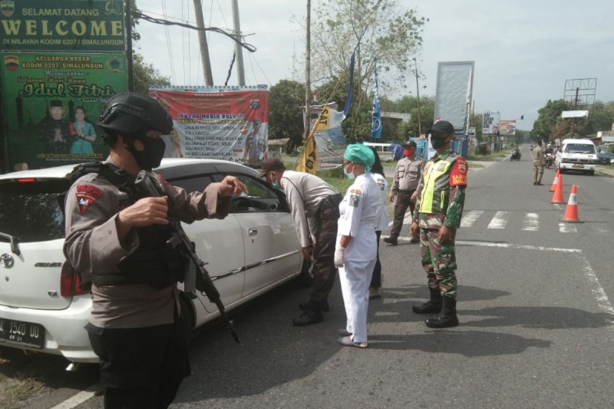 Ratusan kendaraan putar balik di perbatasan Kabupaten Simalungun