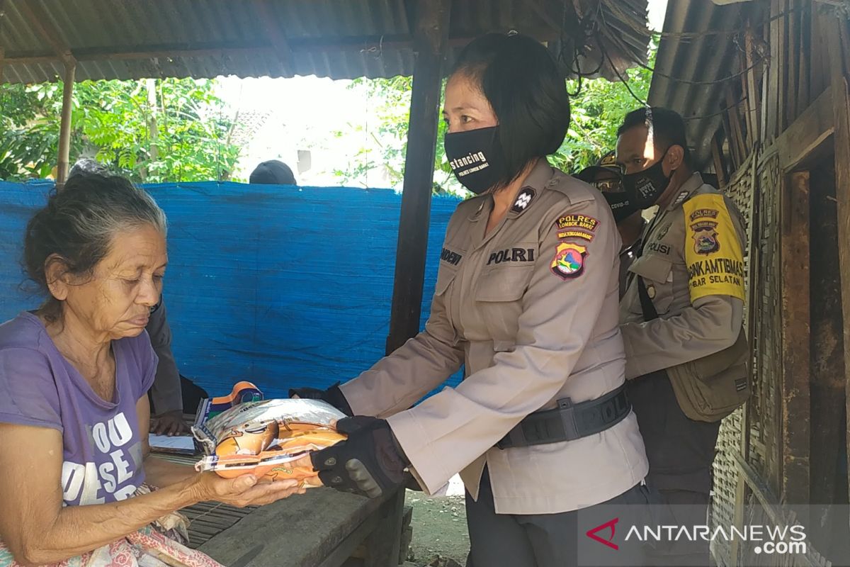 Polres Lombok Barat menyalurkan 10 ton beras bantuan Polri