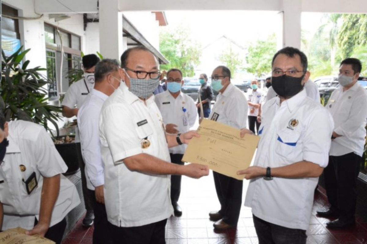 Pemprov Kalsel berikan bantuan 13.209 KK di Tabalong