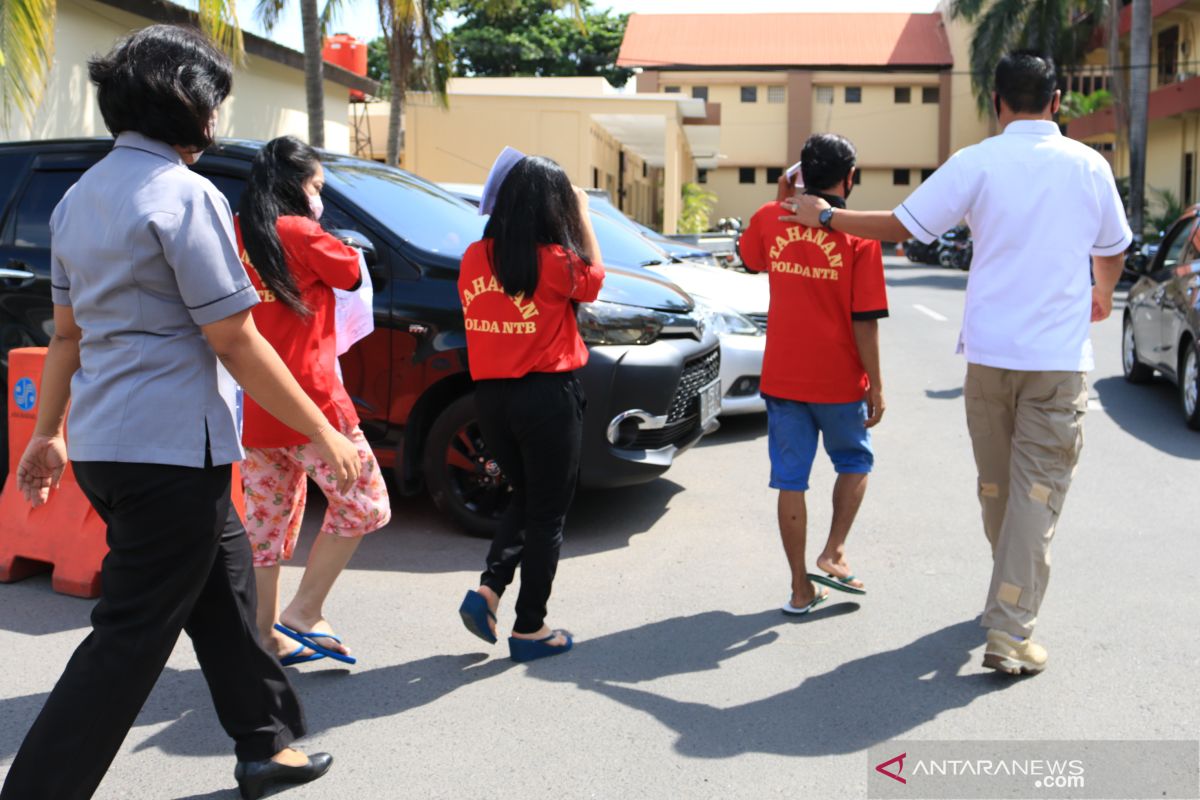 Polda NTB melimpahkan tersangka kasus tarian bugil Metzo Club