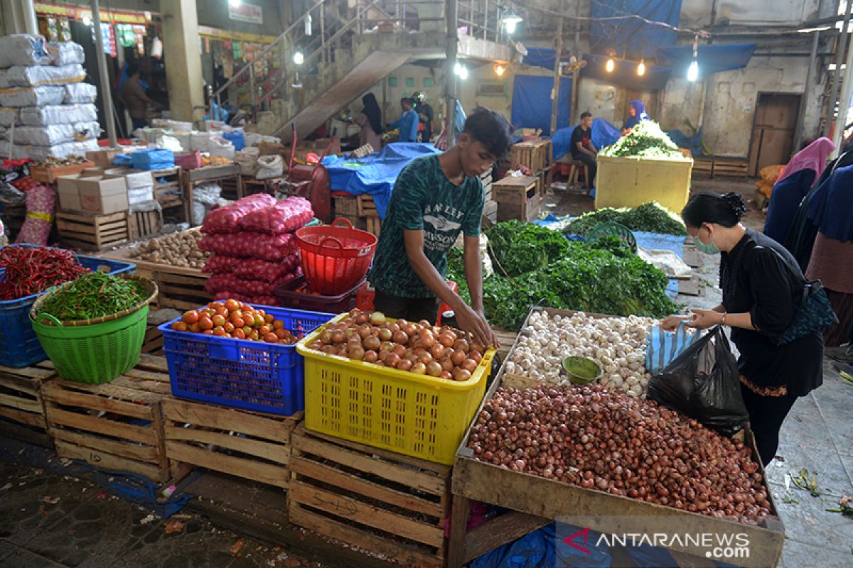 Stok menipis dongkrak harga bawang naik