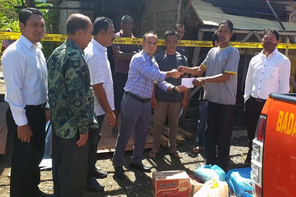 Pemkab Abdya dan Bank Aceh beri bantuan korban kebakaran