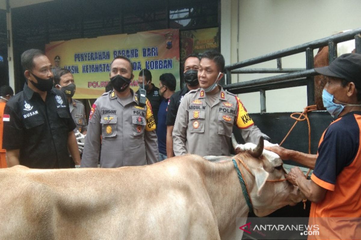 Empat pencuri sapi dibekuk Polres Batang