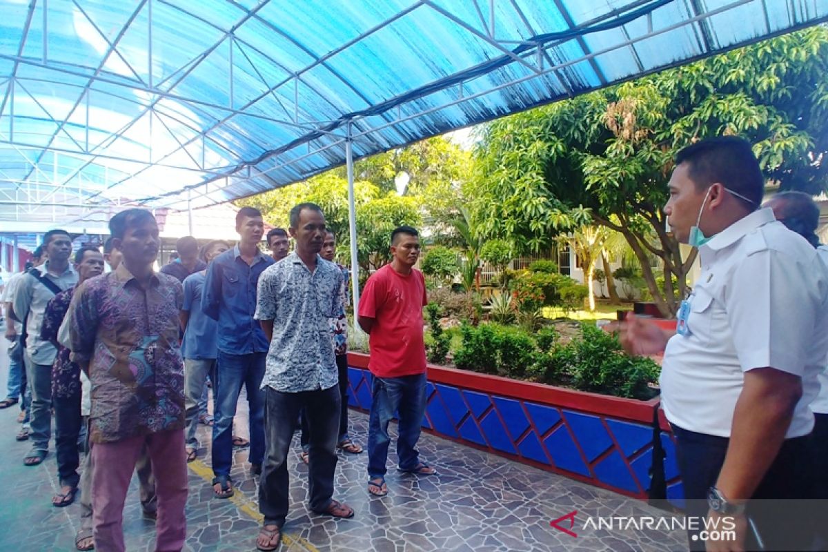 Seluruh pegawai dan warga binaan Lapas Sijunjung jalani tes Swab