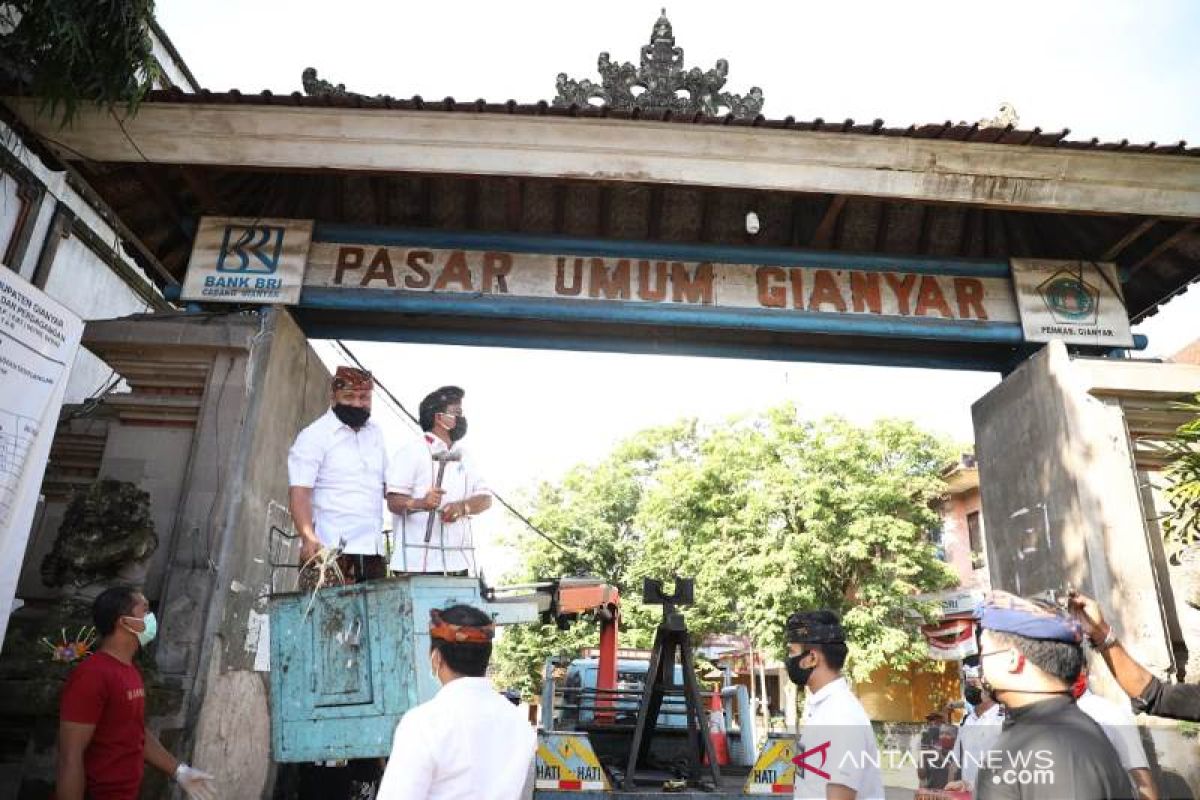 Bupati pimpin langsung pembongkaran pasar Gianyar untuk revitalisasi