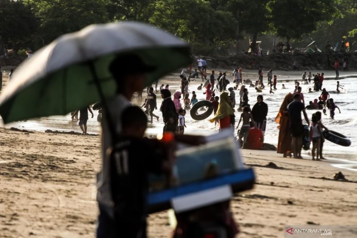 Presiden Joko Widodo: jangan tergesa-gesa buka tempat wisata