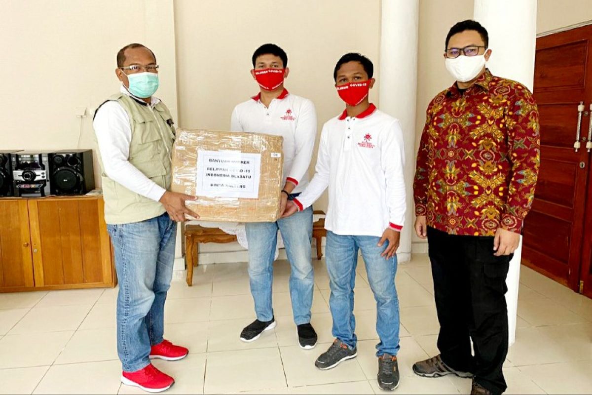 Relawan COVID-19 Indonesia Bersatu Binda Kalteng serahkan bantuan untuk tenaga medis