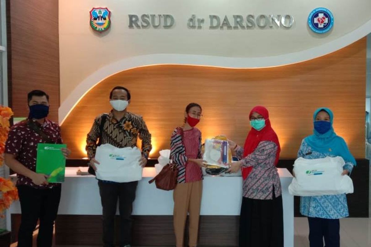 BPJAMSOSTEK Madiun bantu APD dan ribuan masker peduli penanganan COVID-19