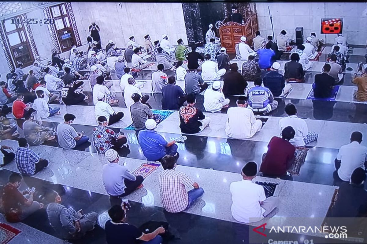 Wali Kota Bima Arya Shalat Jumat berjamaah di Masjid Baitur Ridwan Kota Bogor