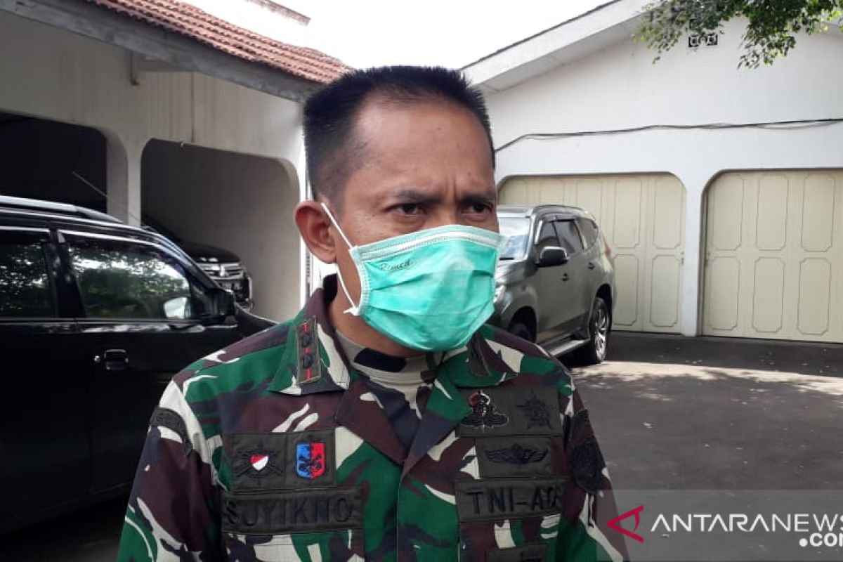 Petugas gabungan disiagakan di pusat keramaian Sukabumi jelang penerapan normal baru