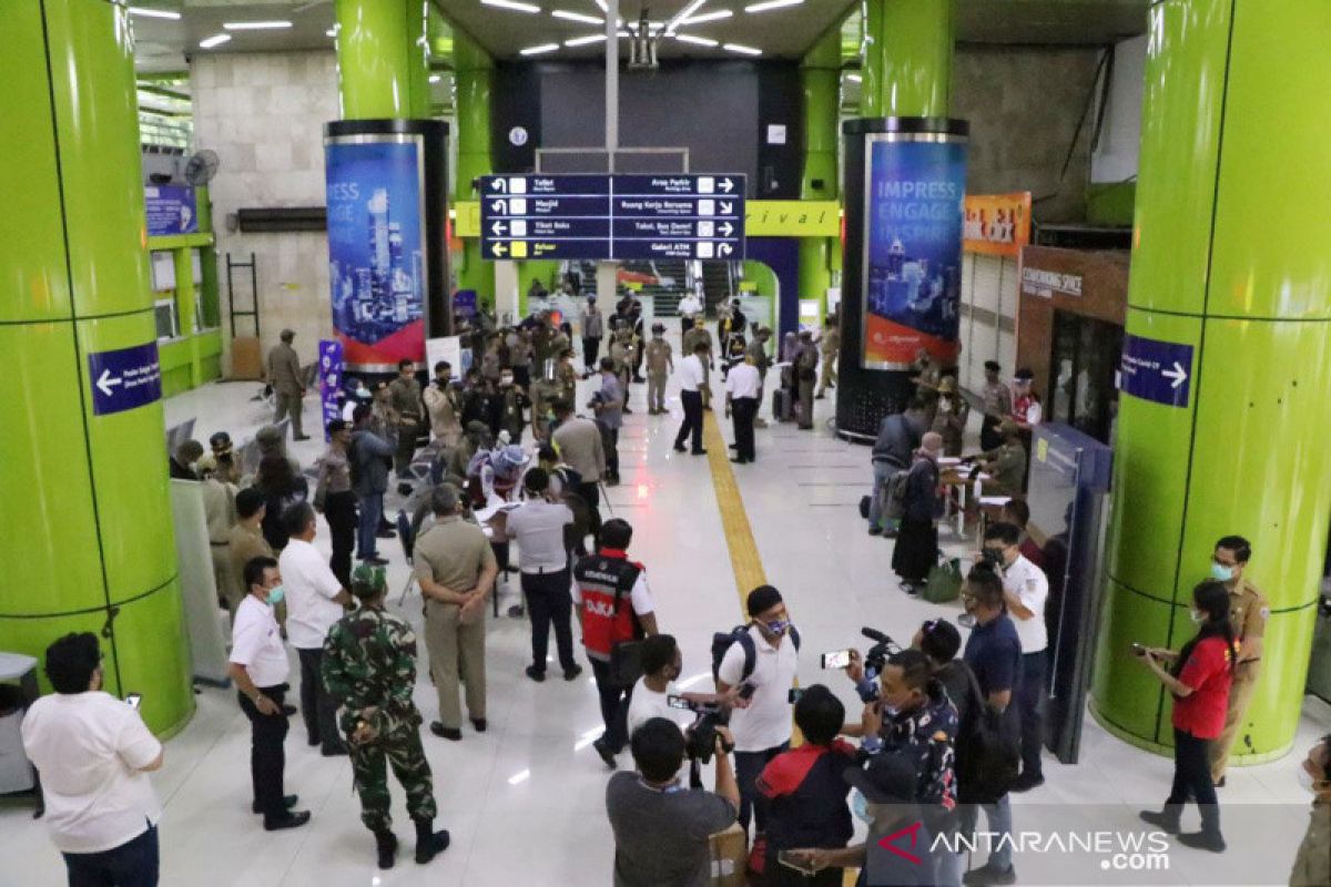 Satpol PP Jakarta Pusat jaring dua orang tak miliki SIKM