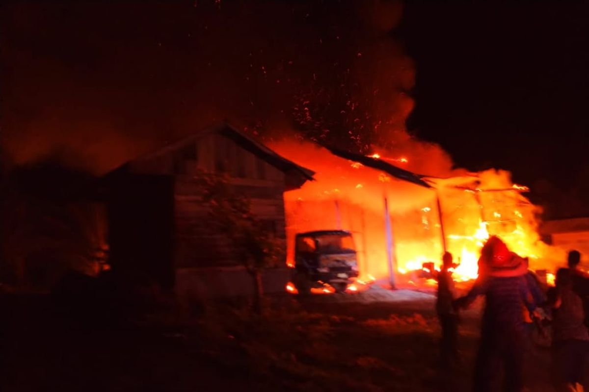 Kantor perusahaan AMP di Abdya hangus terbakar