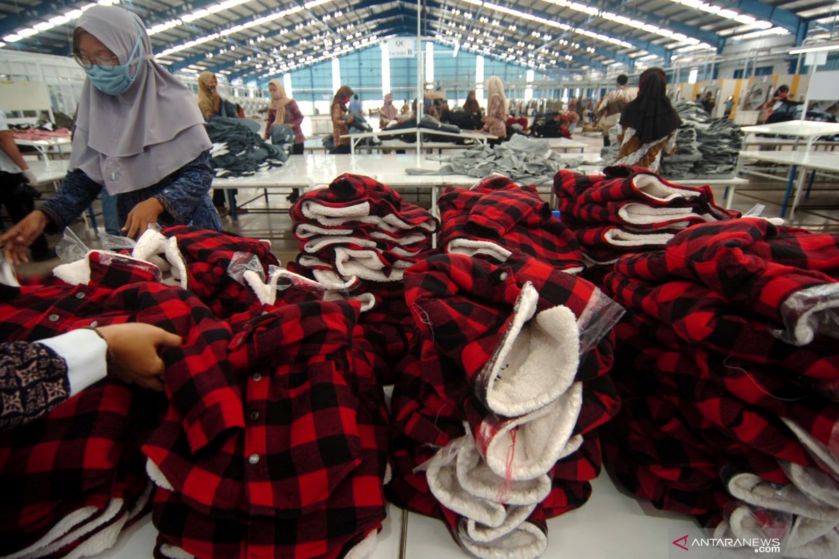 Ministry moves to restrict garment import to protect domestic industry