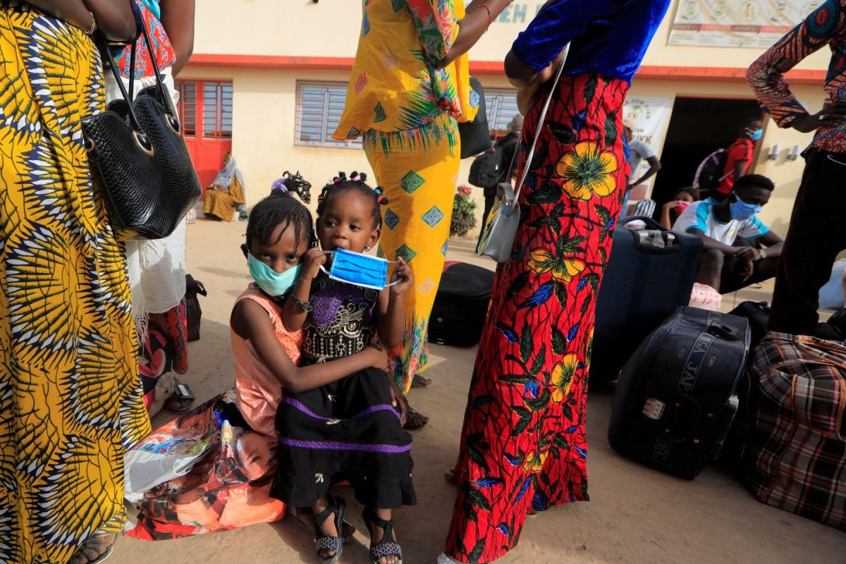 Senegal ricuh, demonstran rotes jam malam pada pandemi COVID-19