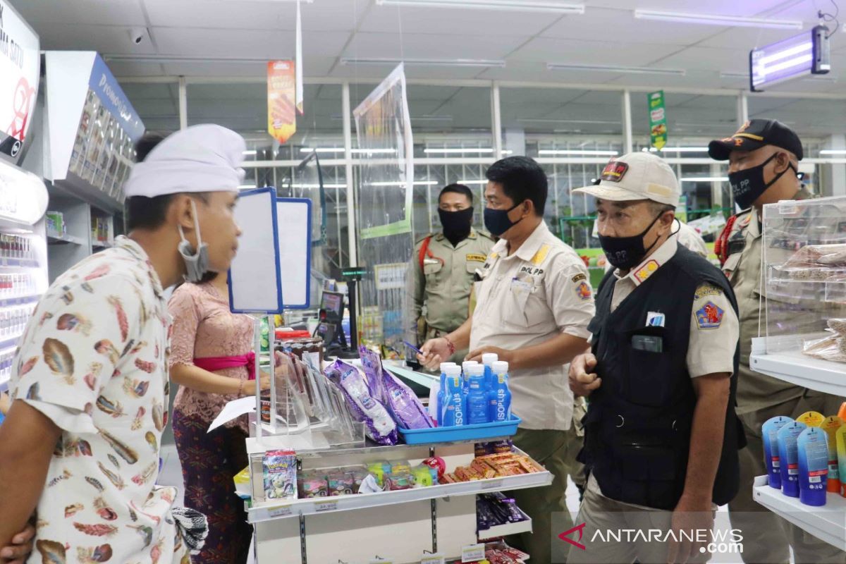21 pemilik toko di Buleleng diperingatkan karena langgar jam operasional