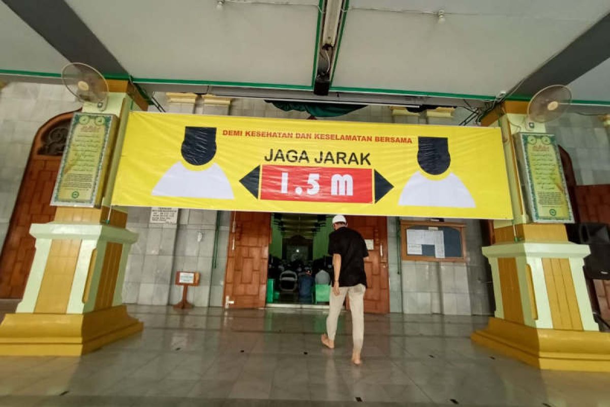 Masjid Agung Semarang gelar Shalat Jumat dengan terapkan  protokol kesehatan