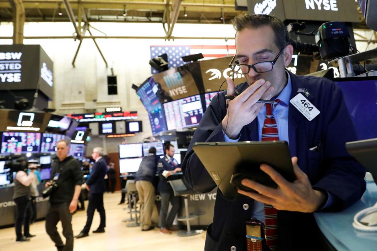 Saham Wall Street dibuka jatuh di tengah data baru ekonomi AS