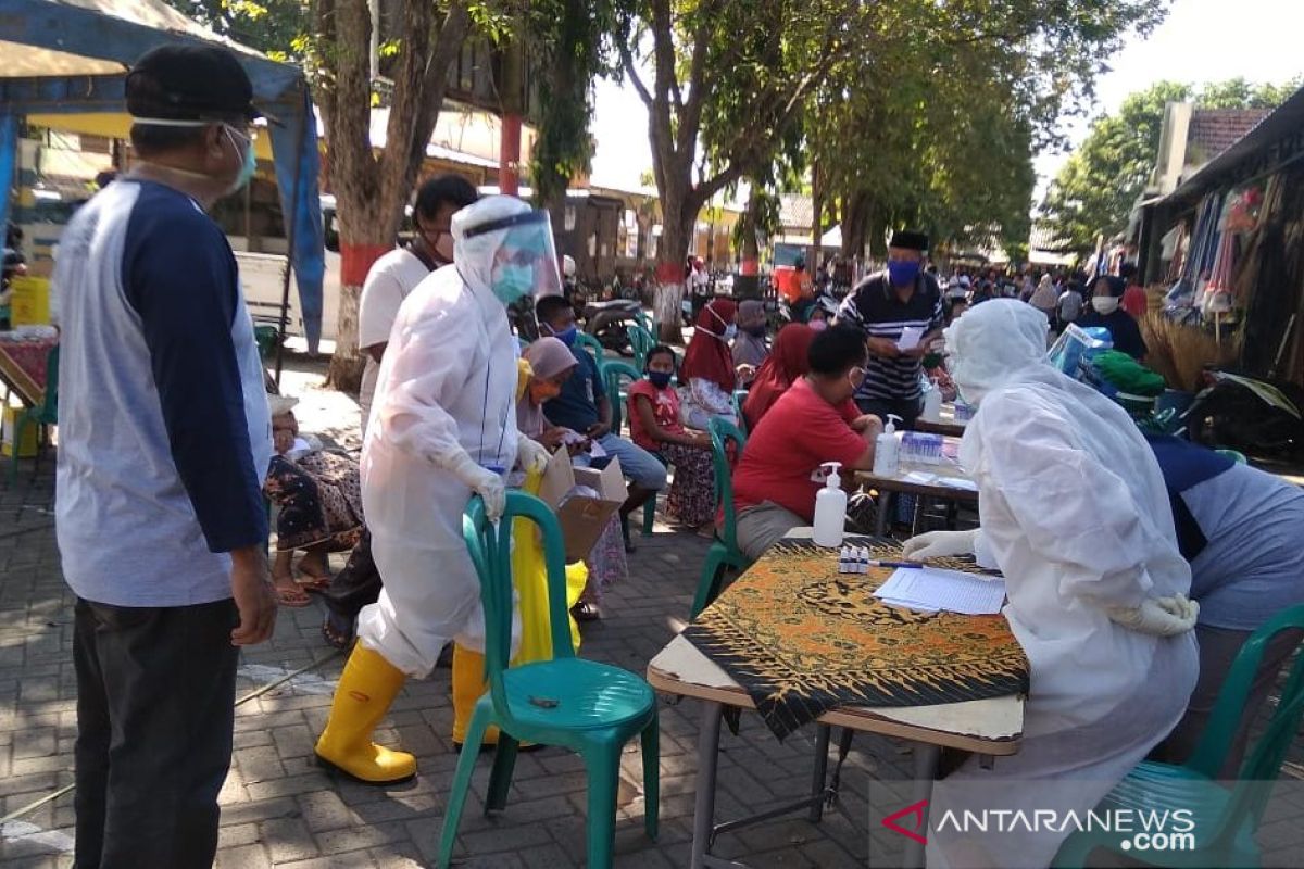 Pasar Paiton Probolinggo tetap buka meskipun ada pedagang positif corona